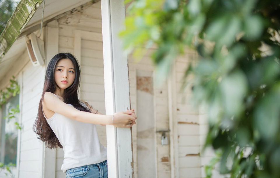 真正的朋友之间就像手和眼睛那样，手受伤了，眼睛会流泪；而眼睛流泪了，手也会去拭泪。